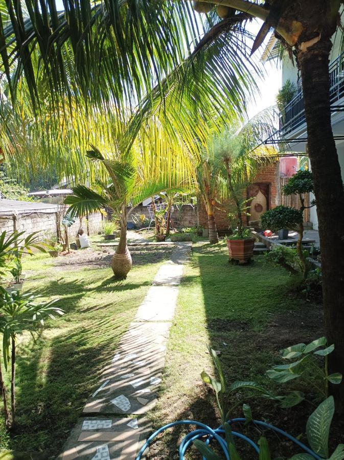 Merendeng Hostel Kuta Kuta  Eksteriør bilde